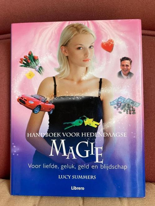 Handboek voor hedendaagse magie - Lucy Summers, Livres, Livres Autre, Utilisé, Enlèvement ou Envoi