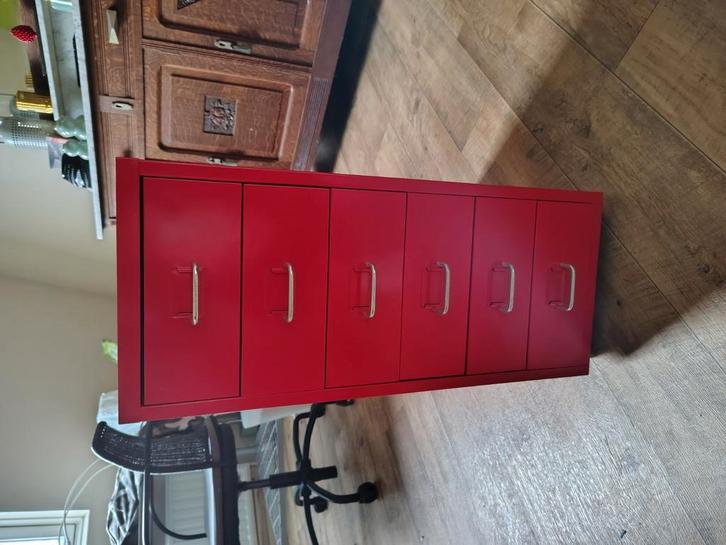 Ikea HELMER ladekast in rood metaal, Huis en Inrichting, Kasten | Lockerkasten, Gebruikt, Ophalen