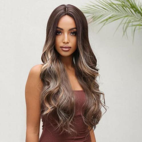 SALE Pruik lang krullend haar zonder pony model Cinta, Handtassen en Accessoires, Uiterlijk | Haarverzorging, Nieuw, Pruik of Haarverlenging
