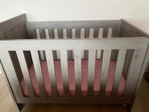 babybed /peuterbed/meegroeibed, Kinderen en Baby's, Babywiegjes en Ledikanten, Zo goed als nieuw, Overige typen, Ophalen