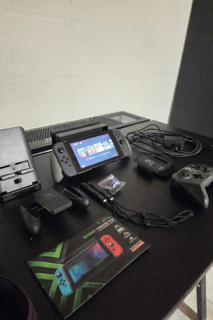 Nintendo switch met accessoires en 3 spellen, Games en Spelcomputers, Spelcomputers | Nintendo Switch, Zo goed als nieuw, Switch Original