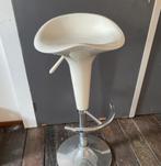 2 witte barkrukken retro, Ophalen, Gebruikt