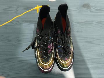 Voetbalschoenen  beschikbaar voor biedingen