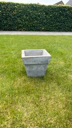 Betonnen bloempotten  2 stuks 10 euro, Ophalen, Zo goed als nieuw
