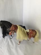 2 paarden met gareel., Ophalen of Verzenden, Gebruikt