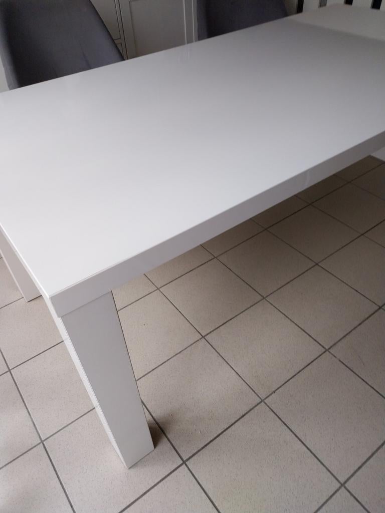 Table de salle a manger, Enlèvement