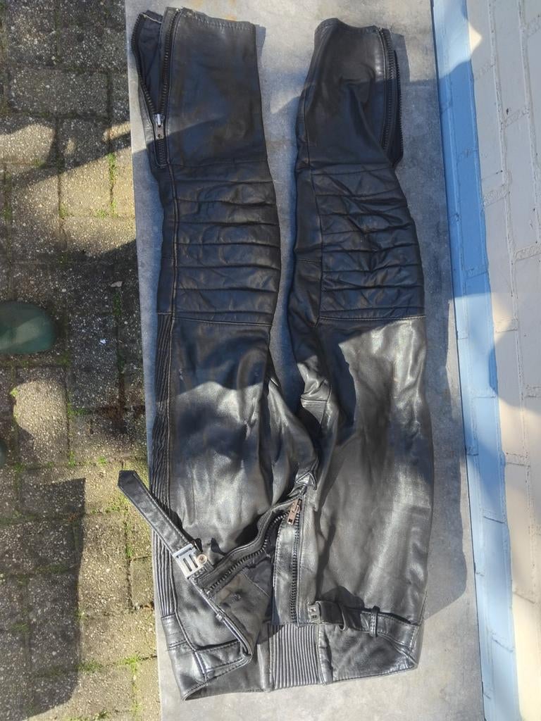 2 zwarte leren motorblokken motorblokken 48 en 50, Ophalen of Verzenden