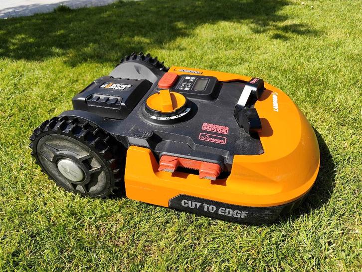 WORX LANDROID WR155e 2.000 m2, Tuin en Terras, Robotmaaiers, Zo goed als nieuw, Met regensensor, Bestuurbaar via app, Ophalen