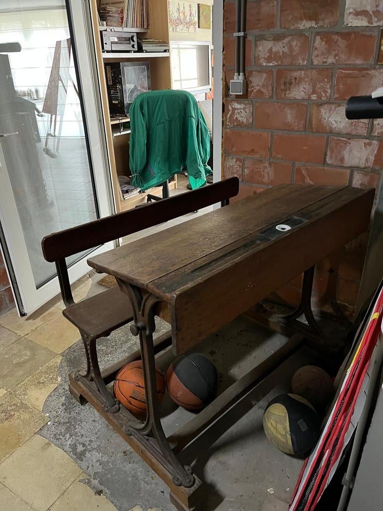 Oude schoolbank, Enlèvement