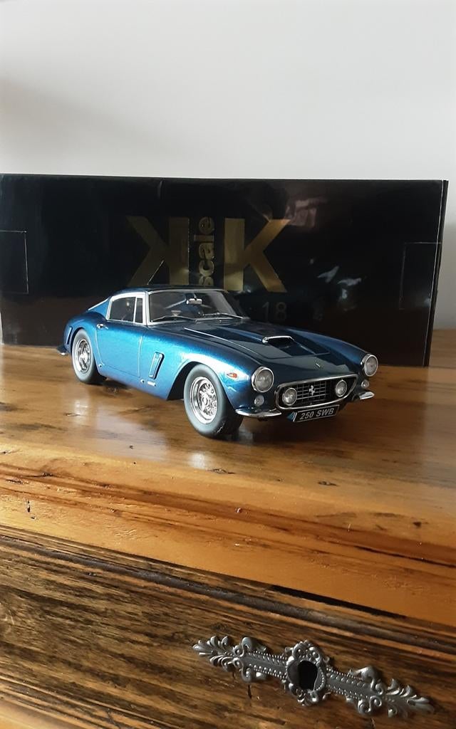 FERRARI SWB 250 À L'ÉCHELLE 1/18 KM, Enlèvement ou Envoi, Comme neuf, Voiture, Autres marques