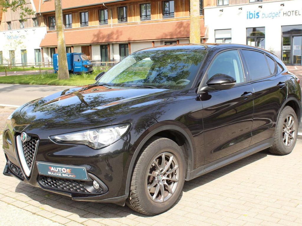 Alfa Romeo Stelvio 2.2 JTD Navi LaneA CC CarApp Camera Alu 4, Auto's, Alfa Romeo, Gebruikt, 4 cilinders, Zwart, Bedrijf