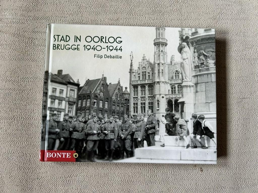 Stad in oorlog, Brugge 1940-1945, Filip Debaillie, Verzamelen, Militaria | Tweede Wereldoorlog, Ophalen of Verzenden, Landmacht