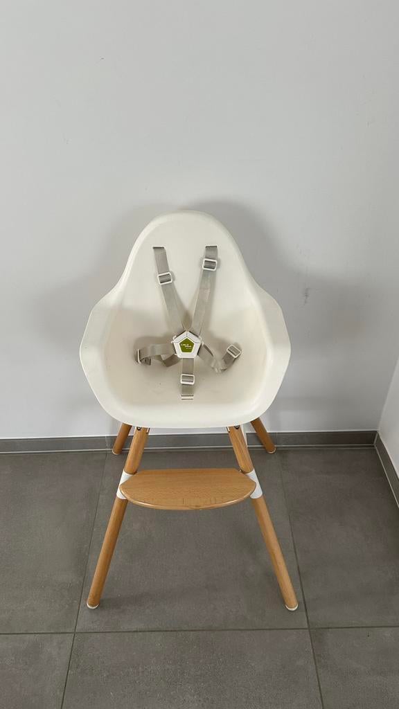 Kinderstoel / Eetstoel met houten poten - Wit, Kinderen en Baby's, Kinderkamer | Tafels en Stoelen, Ophalen, Zo goed als nieuw