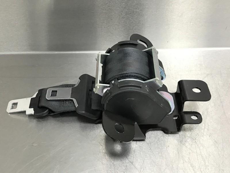 CEINTURE DE SECURITE ARRIERE CENTRALE Toyota HiAce II, Utilisé, Toyota