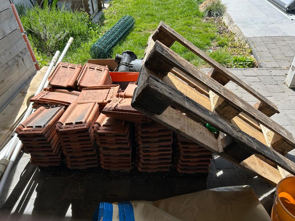 Dakpannen en europalet, Doe-het-zelf en Bouw, Dakpannen en Dakbedekking, Ophalen, Steen of Klei, Zo goed als nieuw, Dakpannen