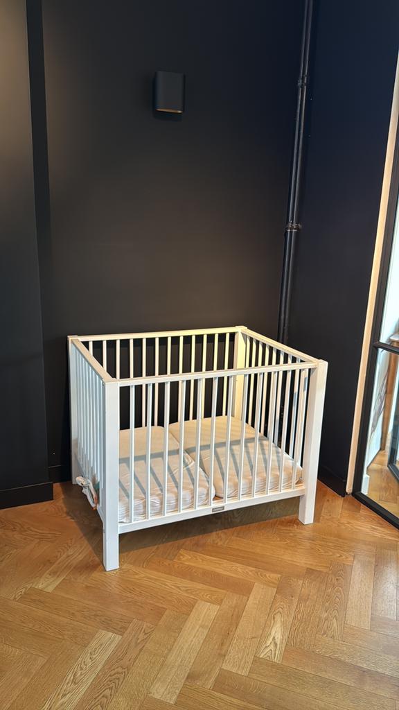 Kinderbox met matras, Ophalen, Zo goed als nieuw