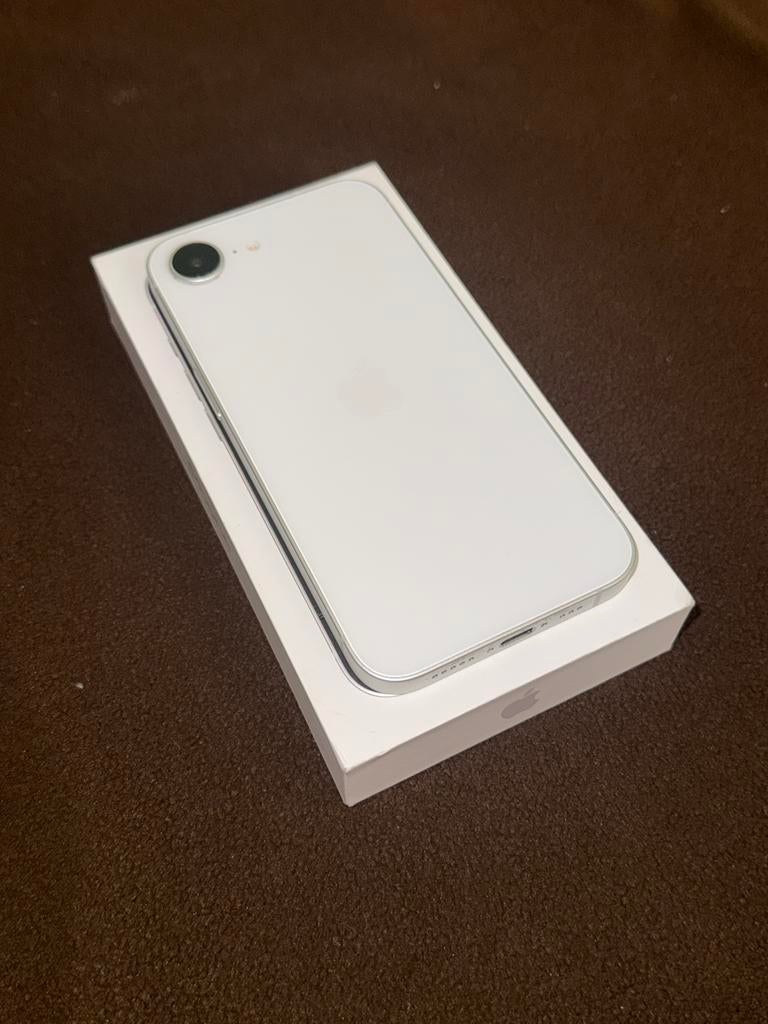 Iphone 16e, Télécoms, Téléphonie mobile | Apple iPhone, Comme neuf, 128 GB, Avec simlock (verrouillage SIM), iPhone 16e, Blanc