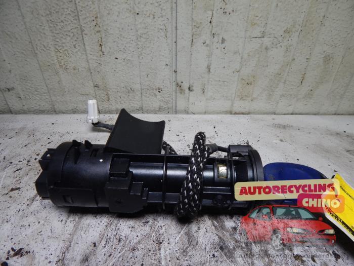 Serrure de contact + clé d'un Fiat Punto, Autos : Pièces & Accessoires, Autres pièces automobiles, Fiat, Utilisé, 3 mois de garantie