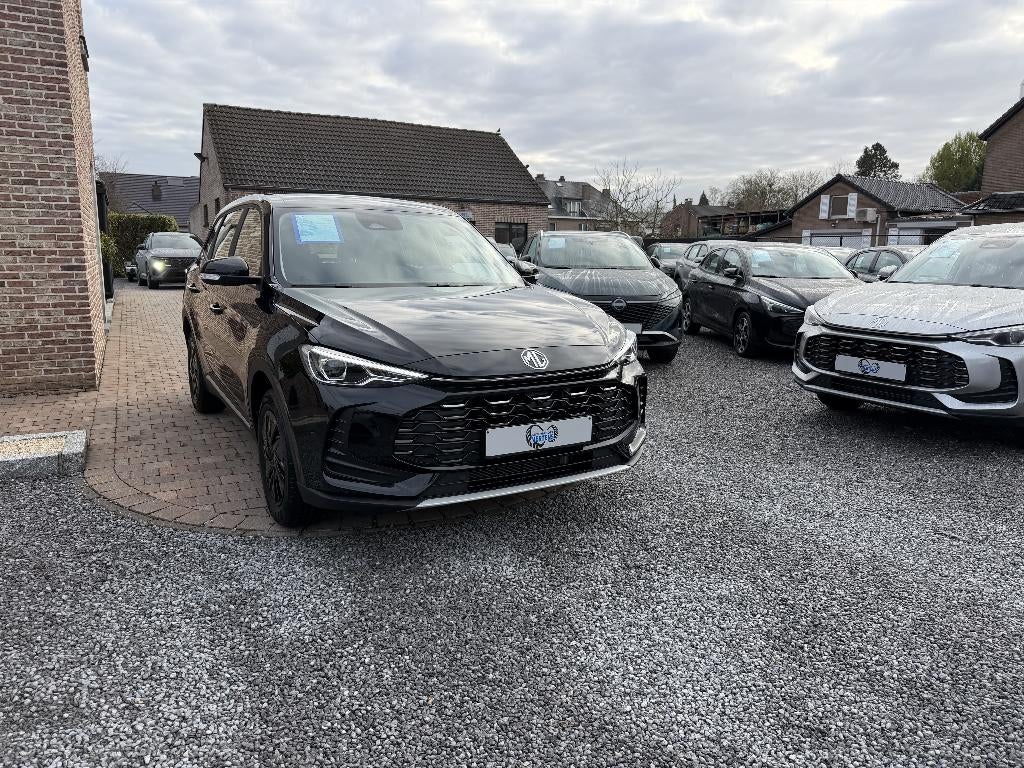 MG ZS 1.5i Comfort 115PK NAV CARPLAY CAM NEW/MODEL 0KM, Auto's, MG, Stof, ZS, Zwart, Bedrijf