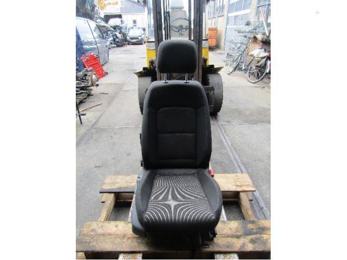 Stoel rechts van een Volkswagen Passat, Auto-onderdelen, Interieur en Bekleding, Volkswagen, Gebruikt, 3 maanden garantie, Ophalen of Verzenden