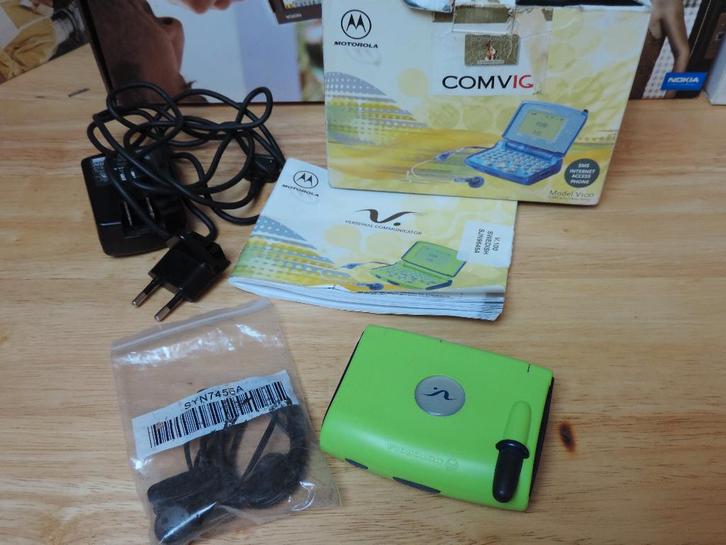 motorola v100, Télécoms, Téléphonie mobile | Motorola, Comme neuf, Sans abonnement, Sans simlock, À clapet, Clavier physique, Pas d'appareil photo