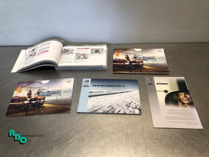Instructie Boekje van een Volvo V40 (V40 12-), Auto-onderdelen, Overige Auto-onderdelen, Volvo, Gebruikt, 3 maanden garantie, Ophalen of Verzenden