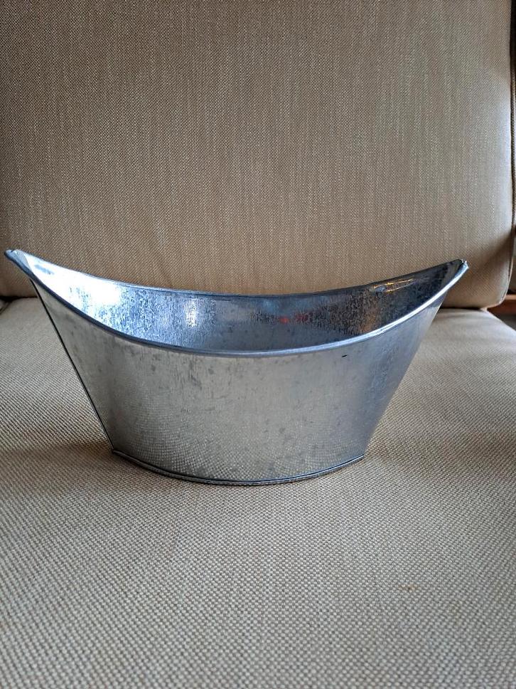 Verzinkte cachepot in bootvorm, Tuin en Terras, Bloempotten, Zo goed als nieuw, Metaal, Binnen, Balkon, Minder dan 40 cm, Minder dan 25 cm