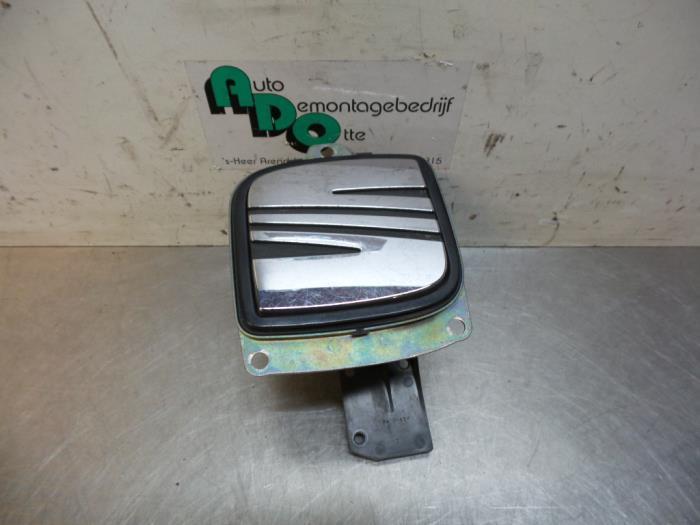 Poignée hayon d'un Seat Ibiza (Ibiza 02-), Autos : Pièces & Accessoires, Carrosserie & Tôlerie, Seat, Utilisé, 3 mois de garantie