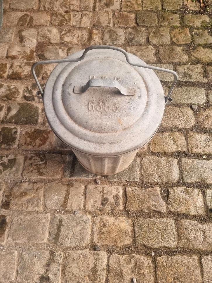 Zinken vuilnisbak., Tuin en Terras, Bloembakken en Plantenbakken, Gebruikt, Metaal, Balkon, Tuin, 30 tot 60 cm, Rond, Ophalen