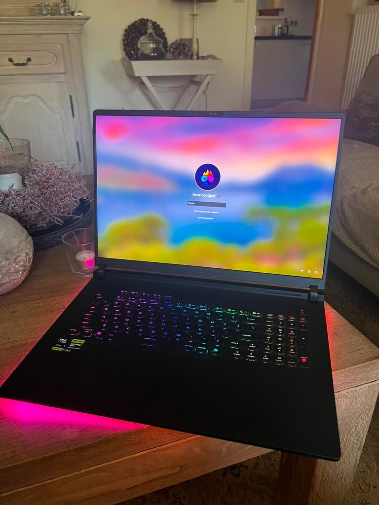 Asus rog strix scar 18 ultra 9 rtx 5090 met garantie factuur, Computers en Software, Windows Laptops, Ophalen, Zo goed als nieuw