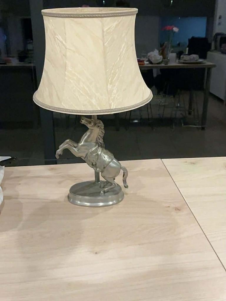Superbe Lampe Art-Déco en Étain – Cheval Cabré, Antiquités & Art, Enlèvement ou Envoi