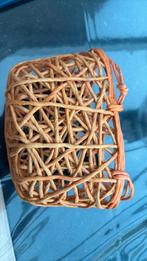 Klein rieten tasje voor eitjes, Diversen, Ophalen, Zo goed als nieuw