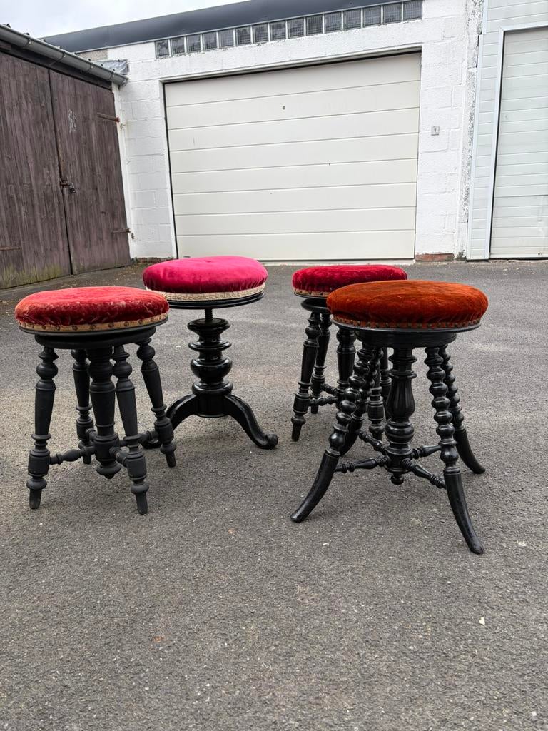 tabourets de piano, Enlèvement