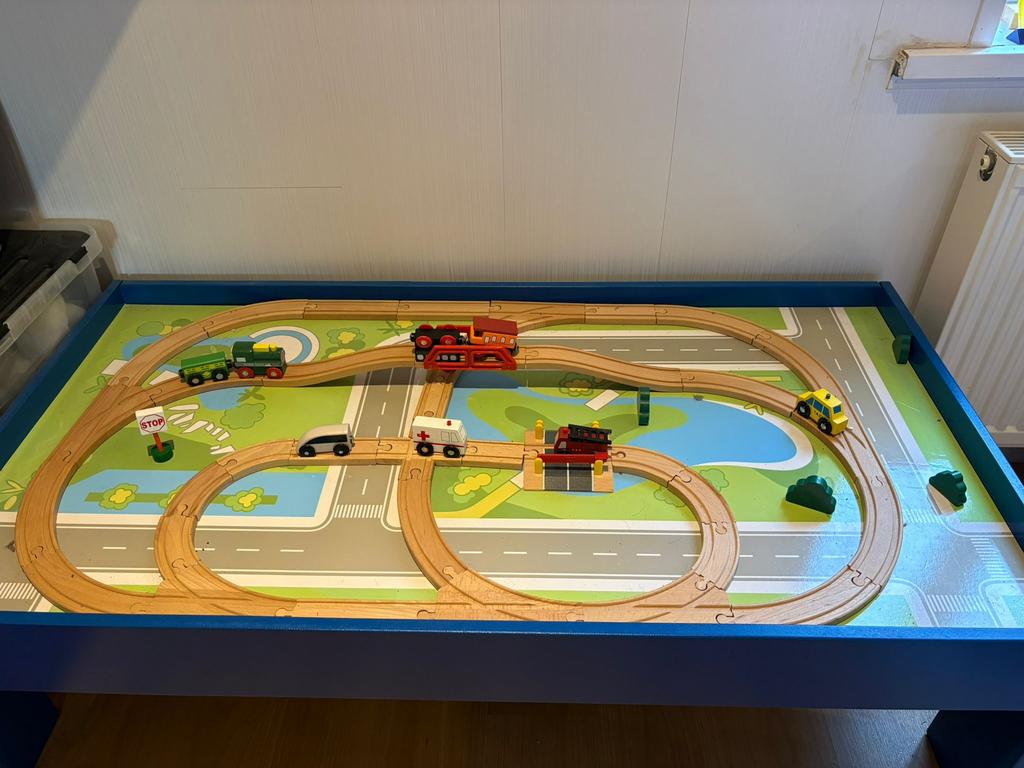 Table de jeu train en bois + accessoires – Super état, Kinderen en Baby's, Speelgoed | Overig, Zo goed als nieuw, Ophalen