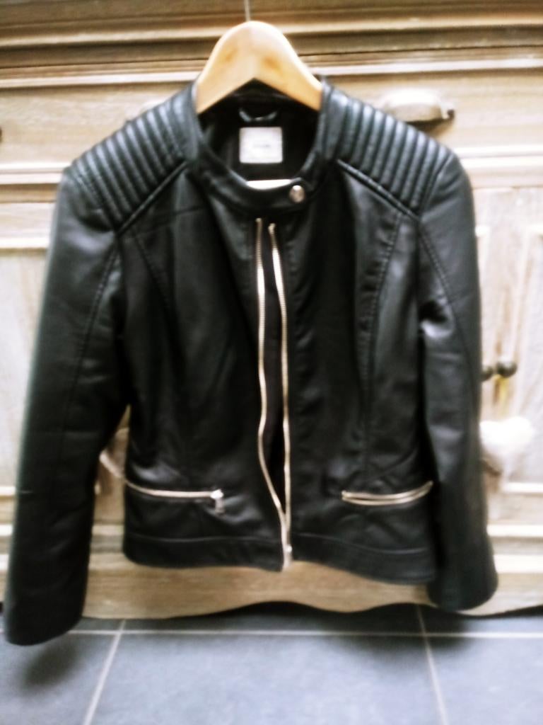 Gilet en cuir noir, Vêtements | Femmes, Enlèvement, Noir