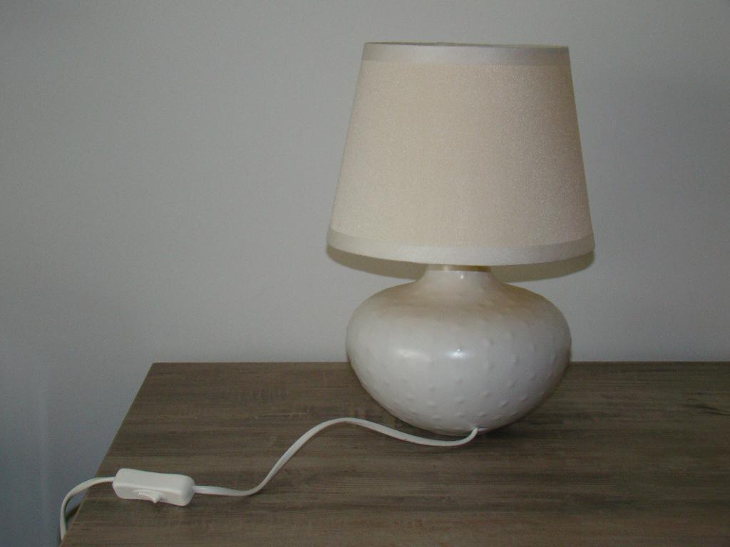 Tafellamp Beige Wit, Huis en Inrichting, Lampen | Tafellampen, Ophalen, Zo goed als nieuw, Modern, Minder dan 50 cm