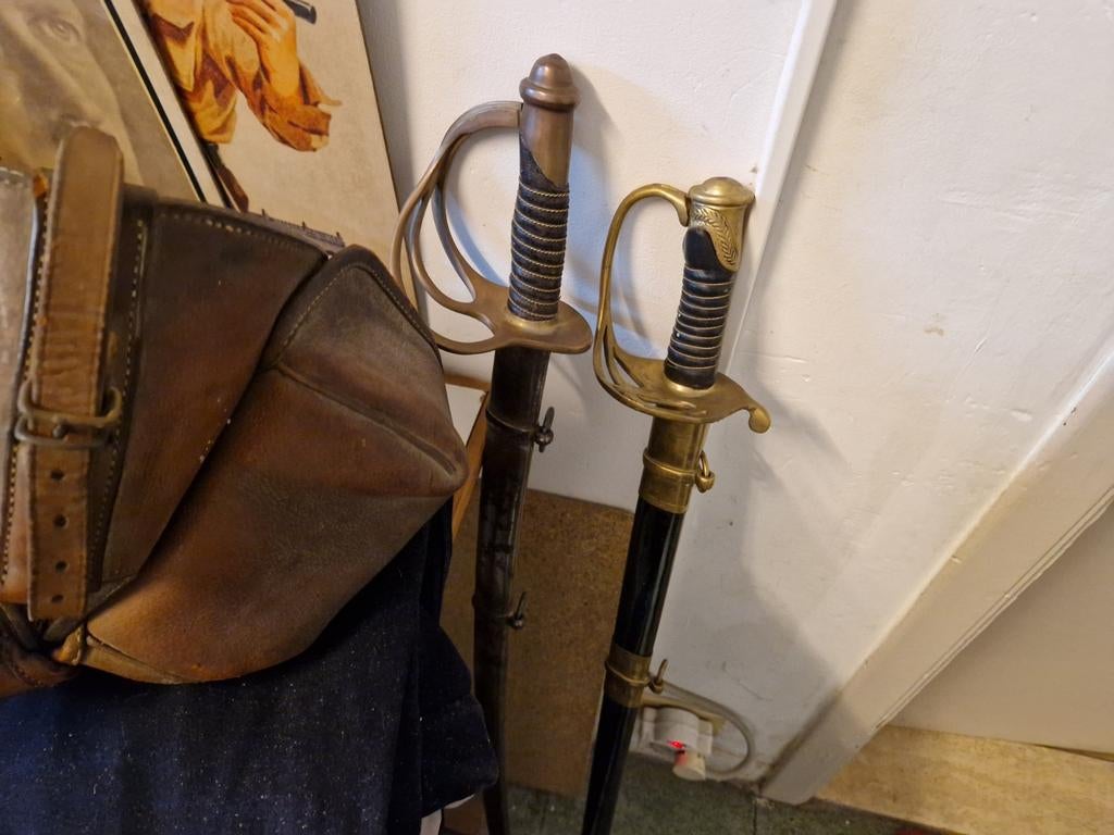 2 oude sabels stuk 120 euro de 2 voor 200€, Verzamelen, Militaria | Algemeen, Ophalen of Verzenden