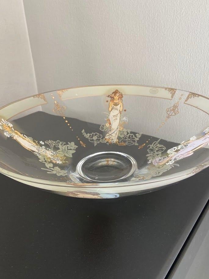 Grote porseleinen schaal van GOEBEL, gedecoreerd door MUCHA, Antiquités & Art, Antiquités | Porcelaine, Enlèvement