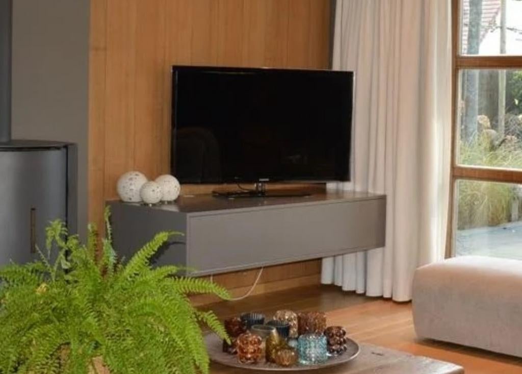 Degelijke tv-kast in goede staat, Huis en Inrichting, Kasten |Televisiemeubels, Ophalen