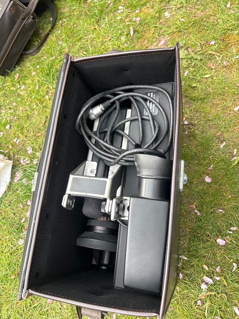 Vintage Panasonic Colour Video Camera WV-320E met koffer, Audio, Tv en Foto, Videocamera's Analoog, Ophalen