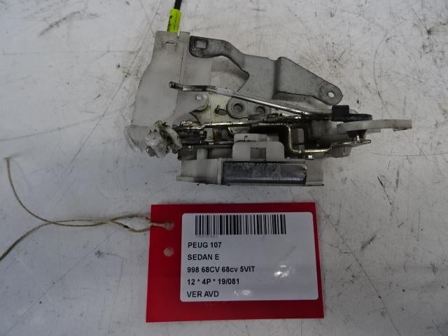 SERRURE DE PORTE AVANT DROITE Peugeot 107 (01-2005/05-2014), Autos : Pièces & Accessoires, Utilisé, Droite, Peugeot