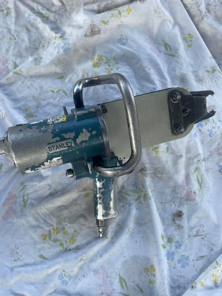 STANLEY. clippeuse pneumatique pour gabions, Ophalen of Verzenden, Zo goed als nieuw
