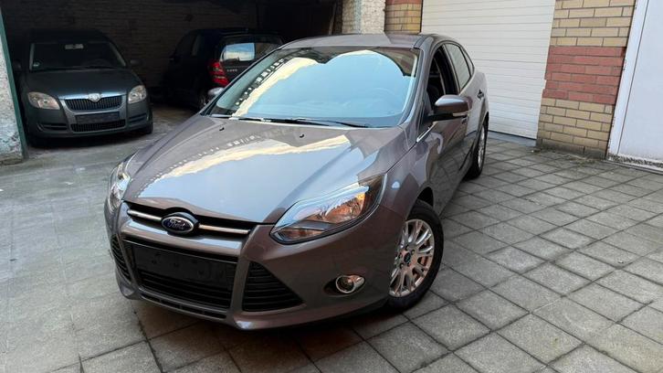 Ford Focus Berline 1.6i Essence Euro5 3/2012 Clim Jantes, Auto's, Ford, Bedrijf, Te koop, Focus, ABS, Airbags, Airconditioning