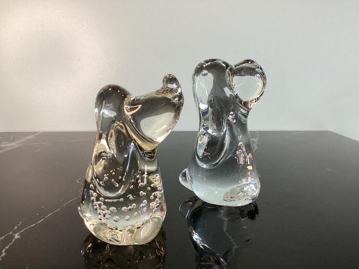 2 zittende hondjes in glas en kristal. 095/E., Antiek en Kunst, Antiek | Glaswerk en Kristal, Ophalen