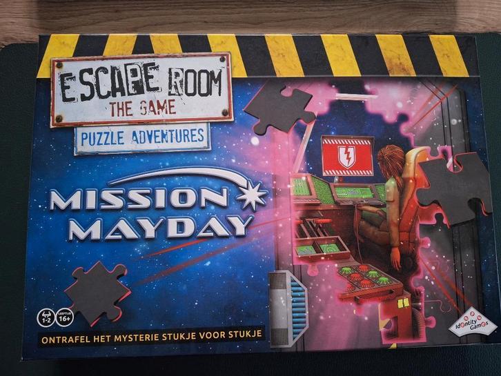 Escape Room The Game Puzzle Adventures: Mission Mayday, Hobby en Vrije tijd, Gezelschapsspellen | Bordspellen, Zo goed als nieuw