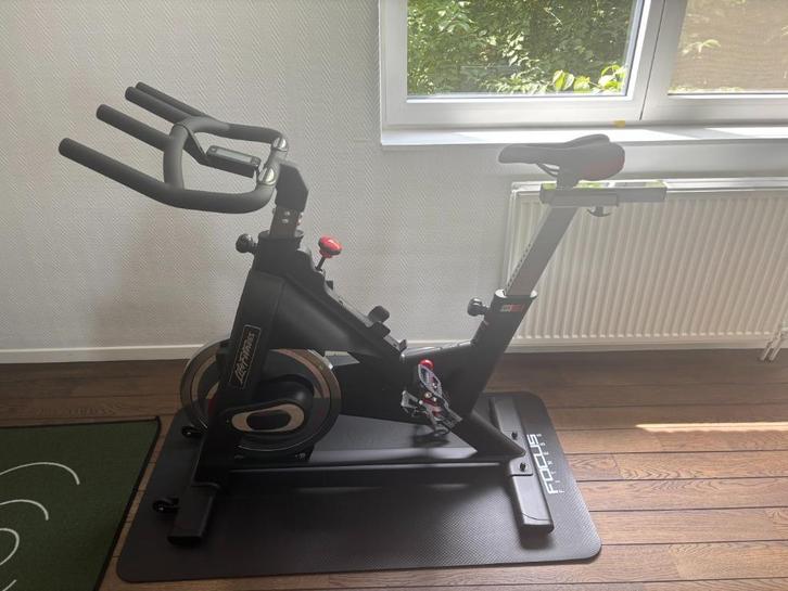 Indoor fiets, Sport en Fitness, Fitnessapparatuur, Zo goed als nieuw, Hometrainer, Benen, Ophalen