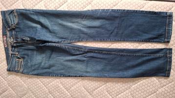 Spijkerbroek 31/34 beschikbaar voor biedingen