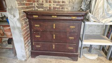 GRATIS - - Oude antieke commode - - GRATIS beschikbaar voor biedingen