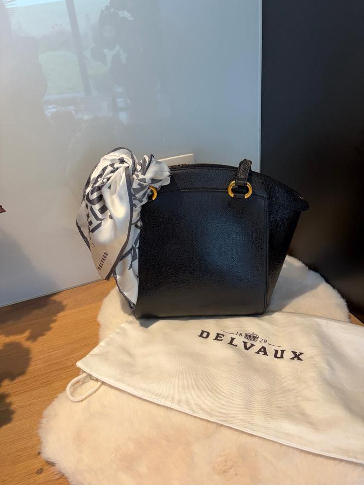 Delvaux Charme, Handtassen en Accessoires, Tassen | Damestassen, Zo goed als nieuw, Handtas, Zwart, Ophalen of Verzenden
