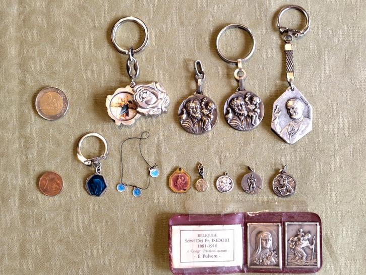 Medailles en sleutelhangers Sint-Christoffel, Antiek en Kunst, Antiek | Religieuze voorwerpen, Ophalen of Verzenden